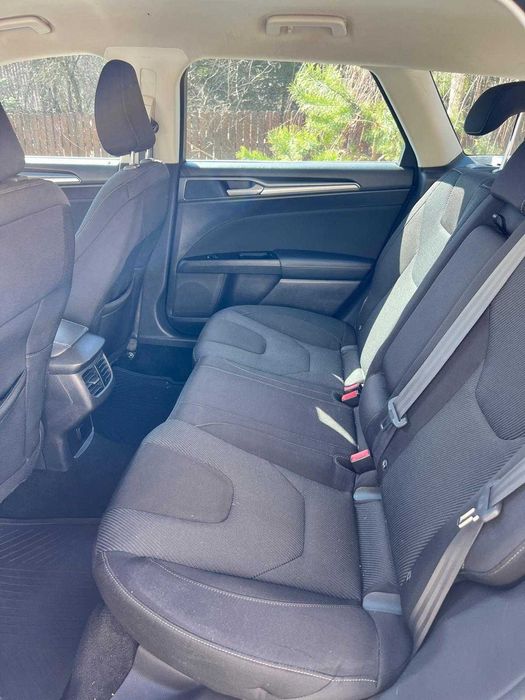 samochód ford mondeo