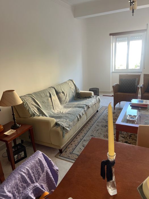 Sofá 3 lugares em bom estado. bege em pele nobok