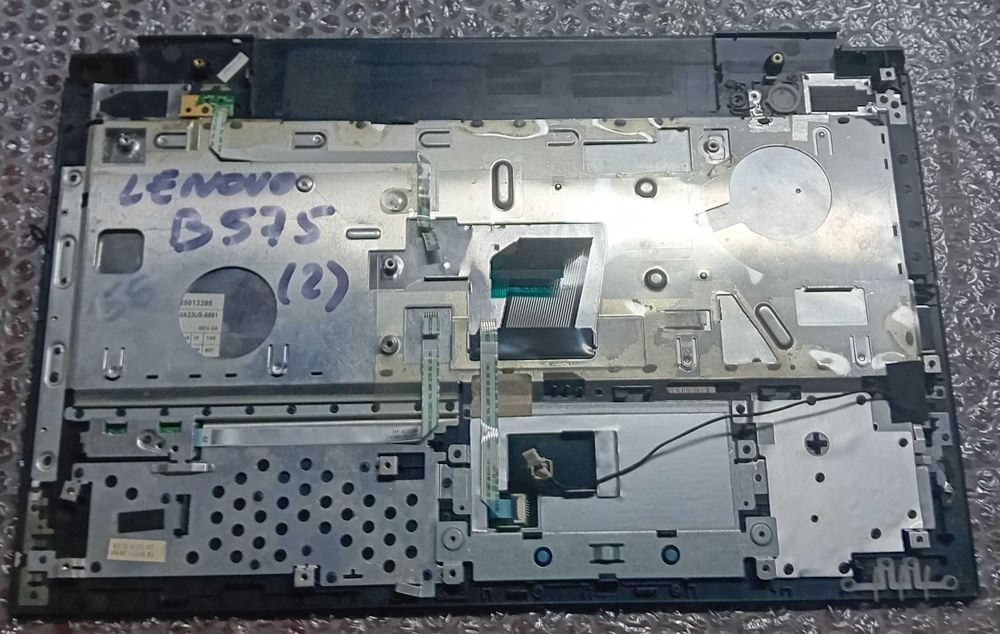 (2) palmrest z klawiatura Lenovo B575