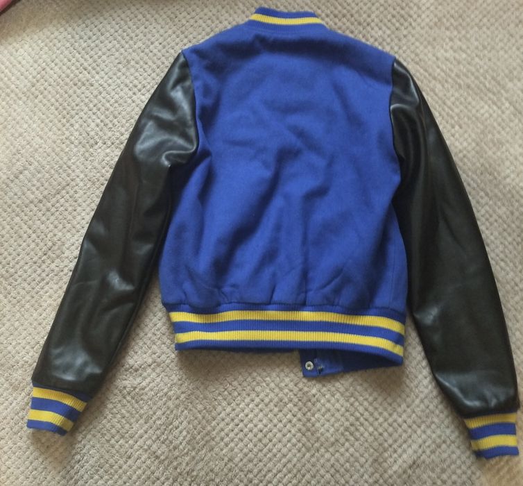 Продам бомбер на подростка