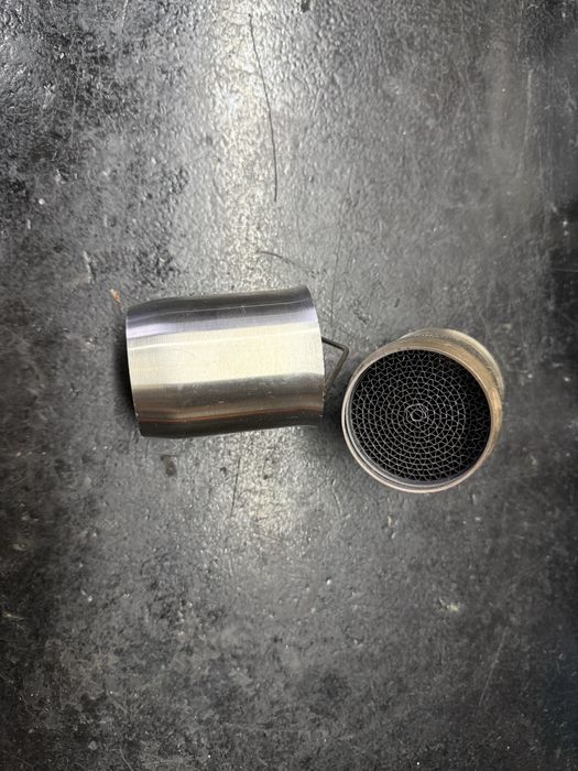 Tampa de escape e catalizadores de mota