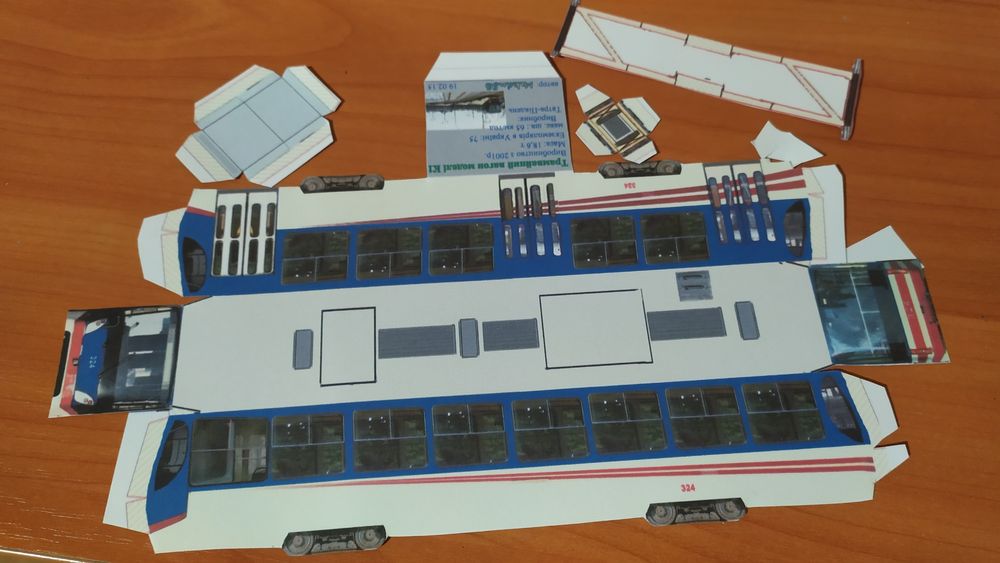 Моделька трамвая тролейбуса з картону автобус трамвай тролейбус поїзд