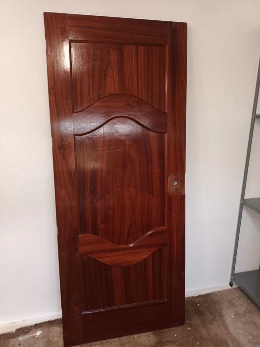 Portas madeira interior e exterior - Mogno