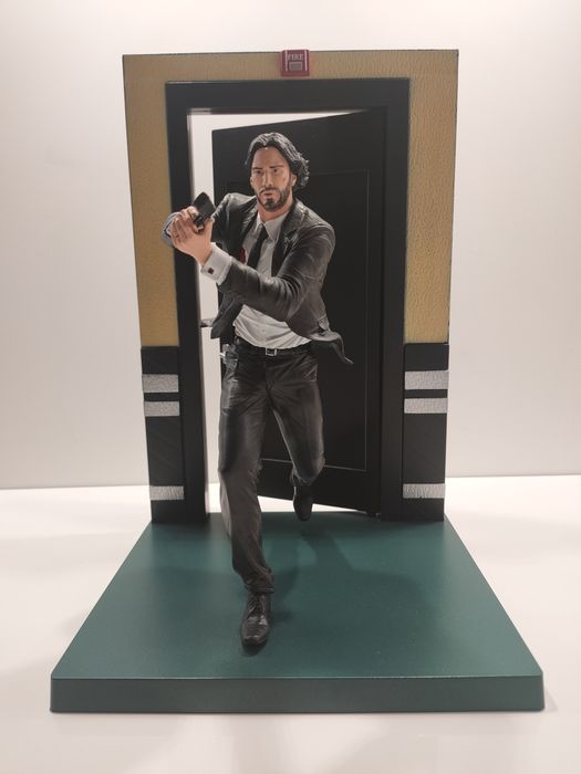 HOW TO SELL 4 NEW "Diamond Select" Figures64740315183361120