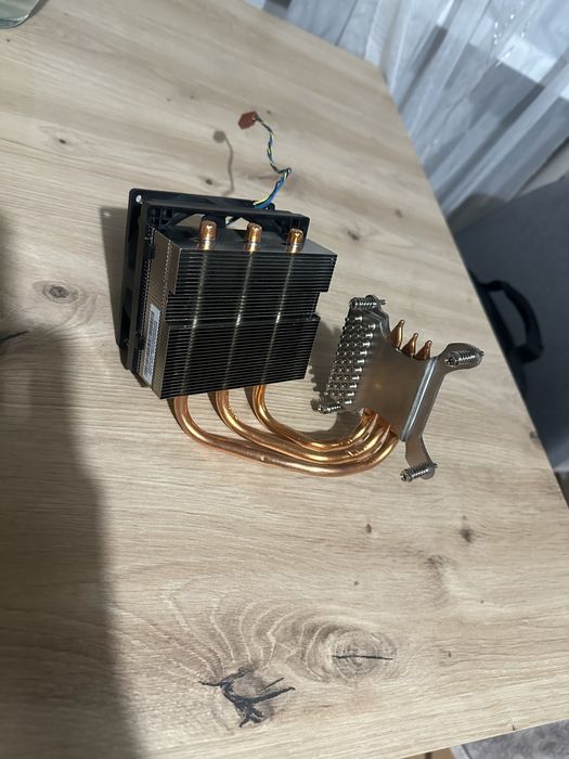 Komputer Thinkstation T360 bez procesora ram i karty graficznej