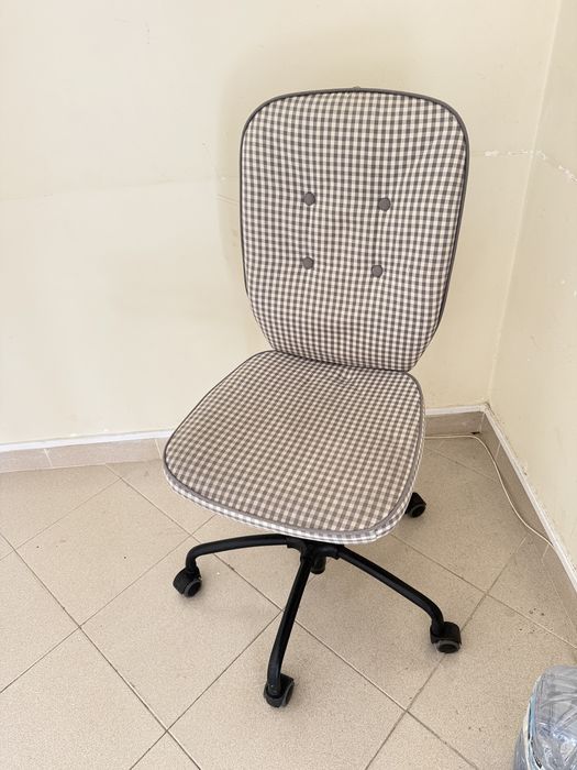 Cadeira em tecido IKEA