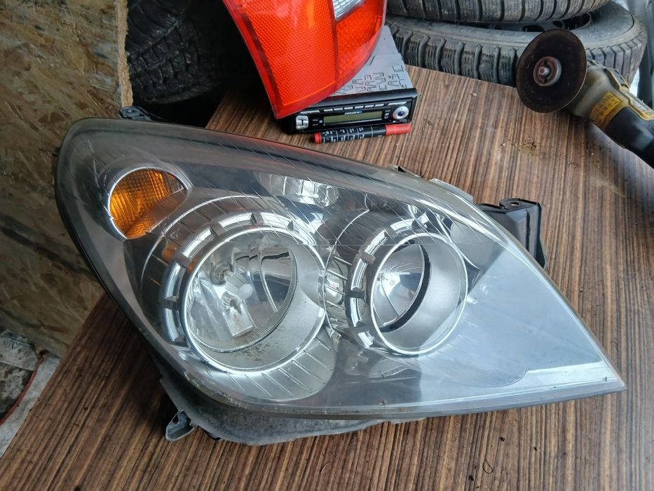 Lampa prawy przod Astra H Lift