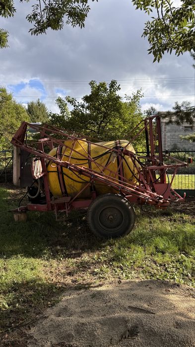 Opryskiwacz ciągany 2000 L