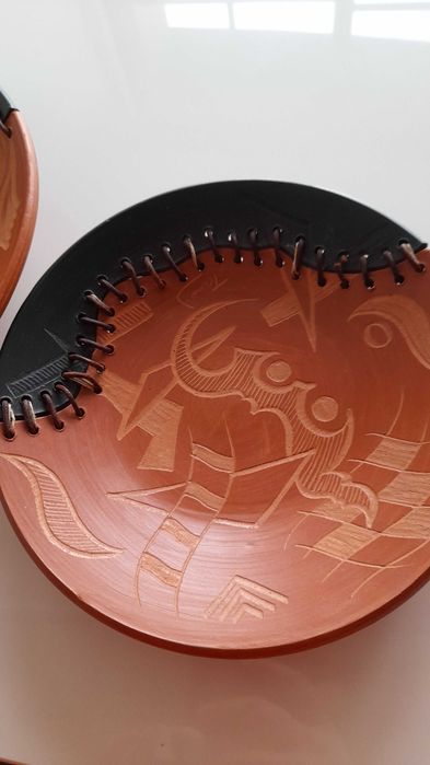 Conjunto de pratos em barro