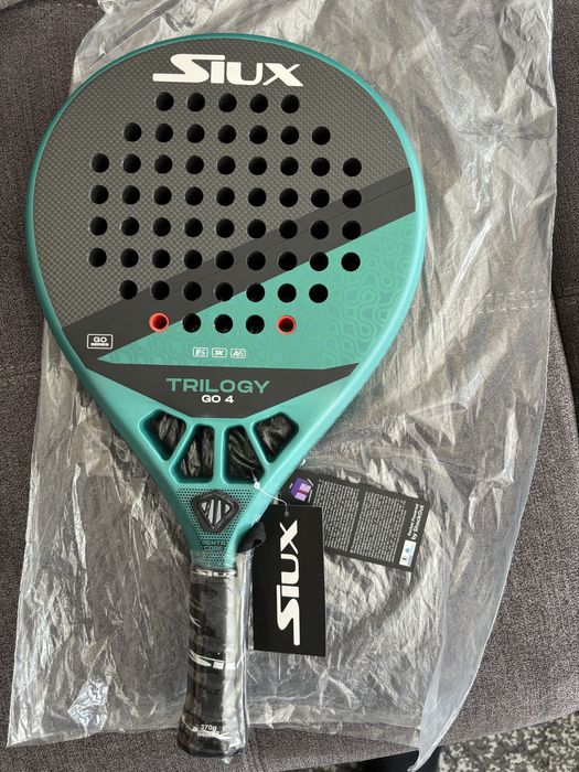 Raquete de padel suix trilogy go 4