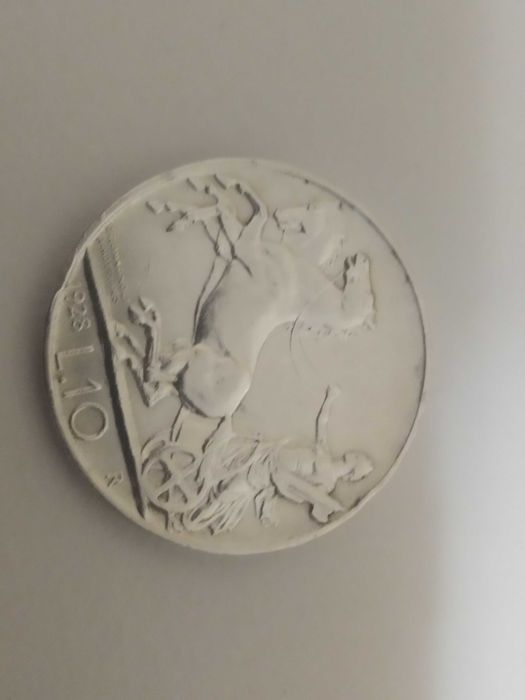 Продам срібну монету Італія 10 лір 1928 року