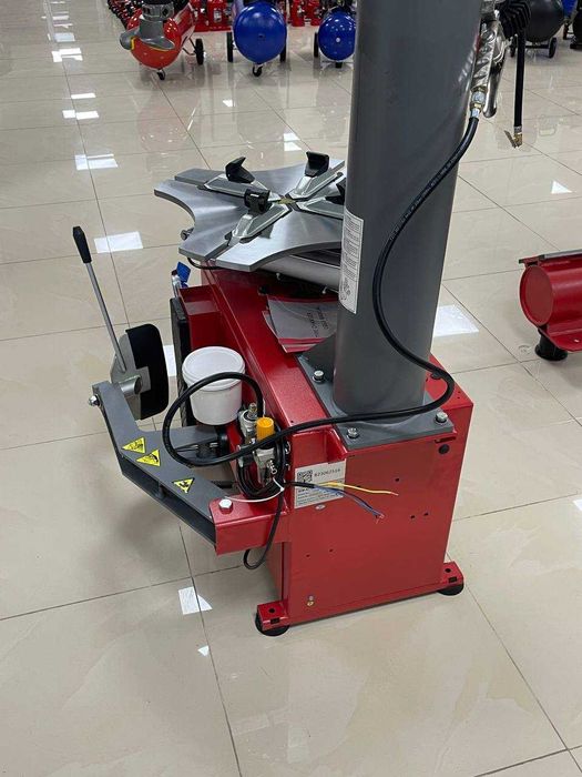 Балансувальний станок шиномонтажне обладнання під ключ Bright