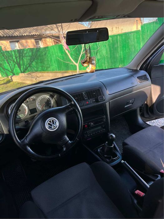Продаю Volkswagen Golf 4 з двигуном 1.6 16-клапан