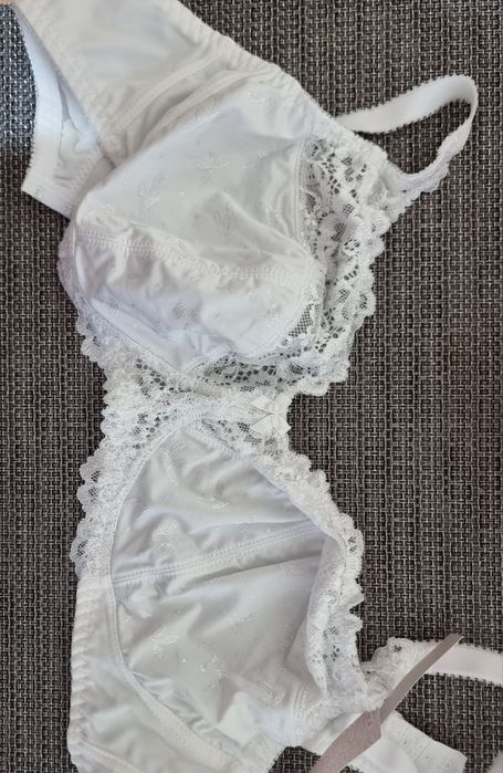 Білизна: бюстгальтер та трусики