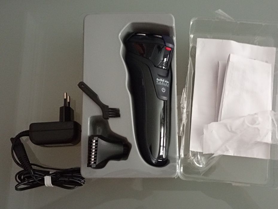 Maquina de barbear de rotação	REdBul Racing SMR 79	- Nova e completa. Com todas as peças e manual de instruções. Falta apenas a embalagem