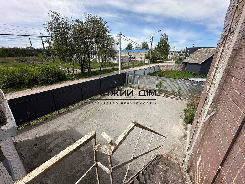 Продається окремо розташоване двоповерхове нежитлове приміщення 600 кв.м.у Бровари КОД 24330