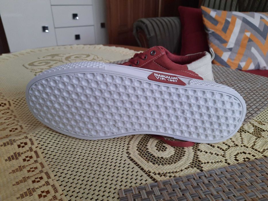 tenisówki-trampki czerwone 42-43 nowe