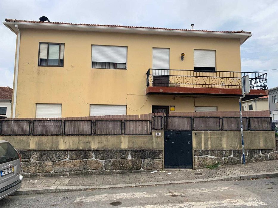 Moradia Bifamiliar com garagem em Rio Tinto Soutelo