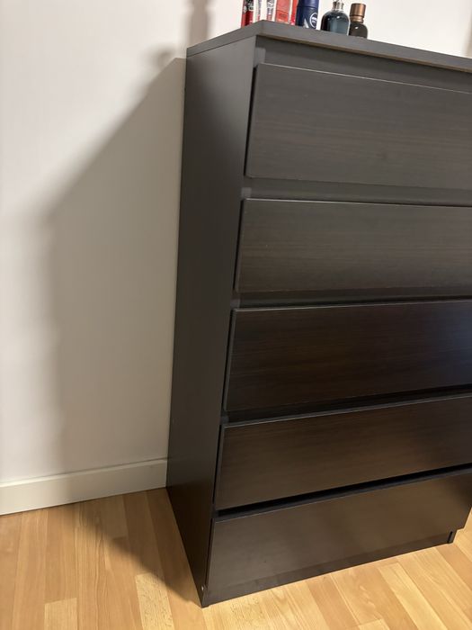 Cómoda com 5 gavetas