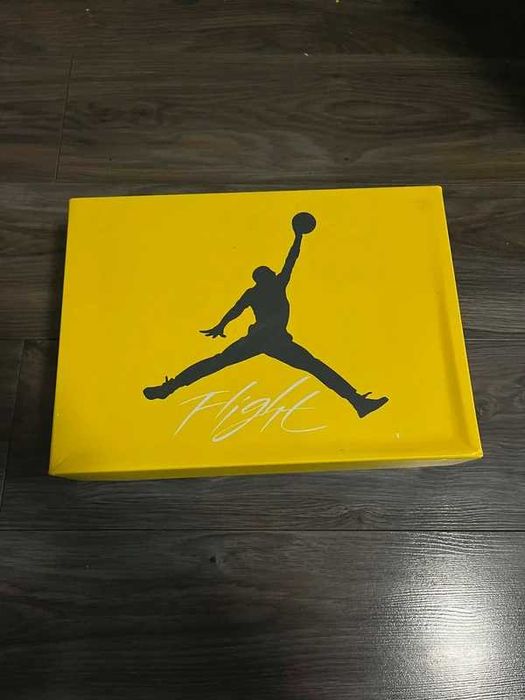 Jordan_4_Retro_tour_yellow R.42