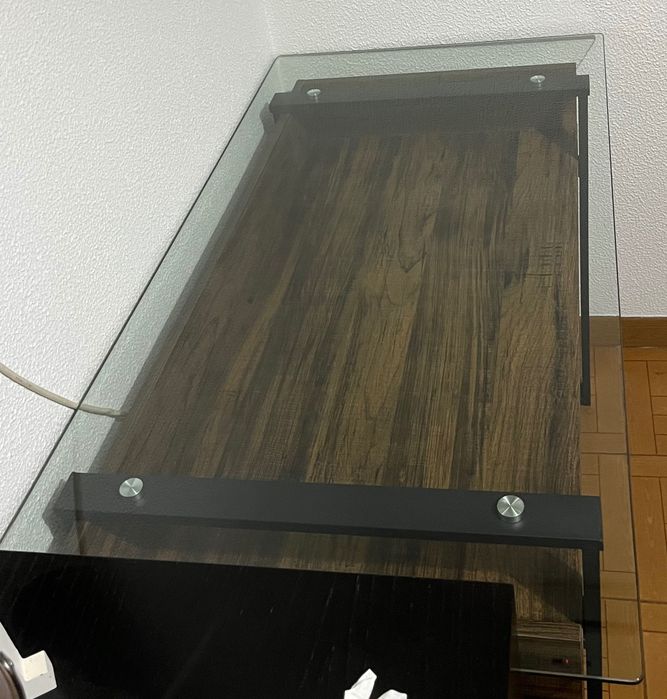Secretária Industrial Vidro e Carvalho Escuro(Excelente estado) Altura: 74cm, Comprimento: 120cm por 60