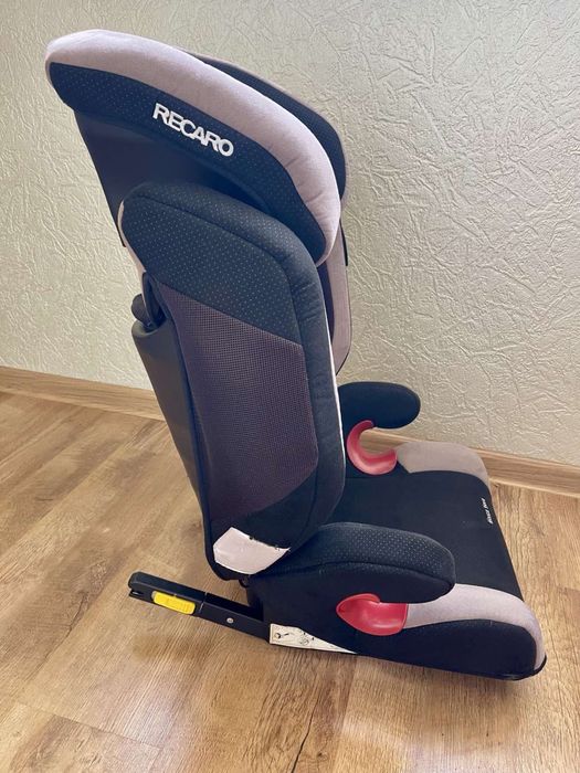 Автокрісло Recaro Monza Nova з системою isofix.