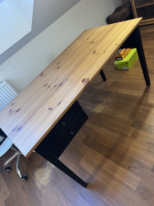 Biurko, mlodziezowe z drewna czarne nozki