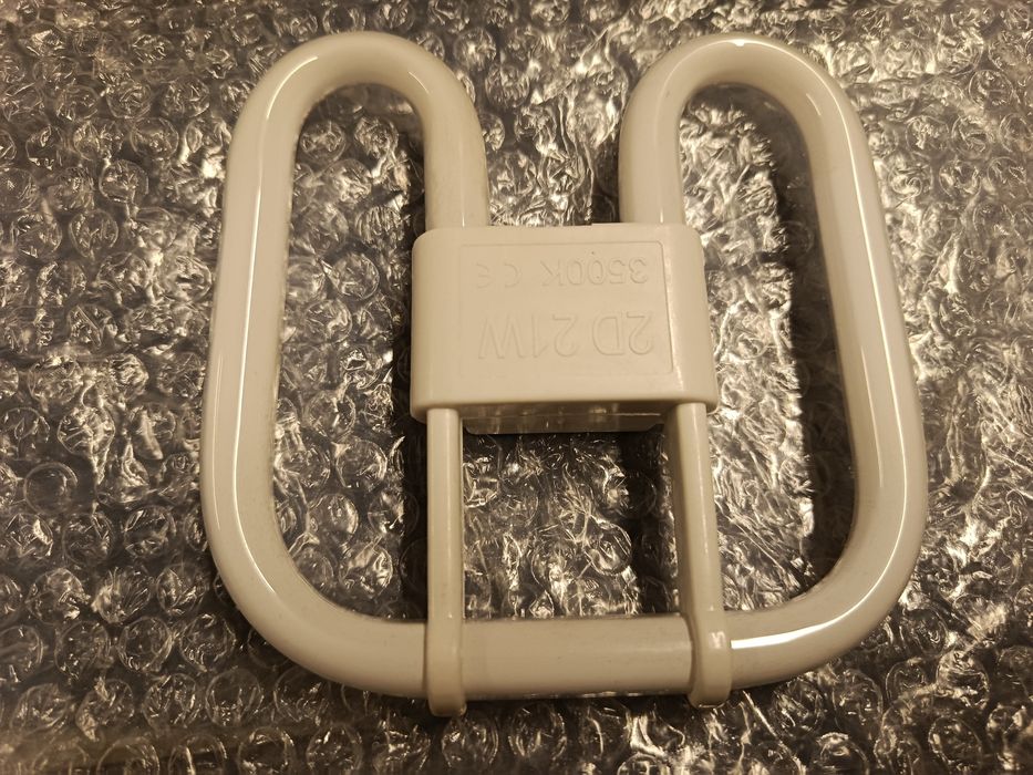 Świetlówka kompaktowa 2D  21W .