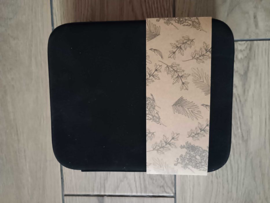 Kuferek na biżuterię czarny zamsz