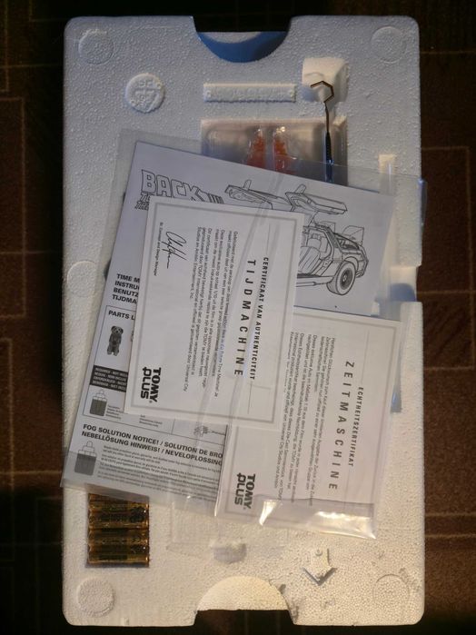 TOMY DeLorean (Делоріан) 1:10 — Назад у майбутнє / Back to the Future