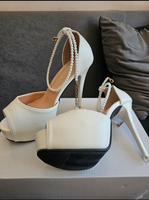 Buty na szpilce r. 36