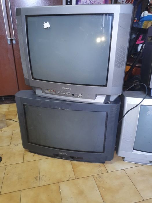 Tvs vendo tenho várias aceito ofertas  vendo as 4 ou  unidade