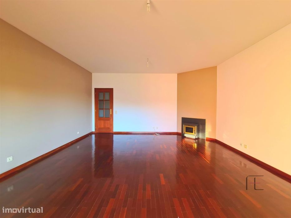 Apartamento T2 com Varanda e Garagem, Anta, Espinho — Anta E Guetim, Aveiro