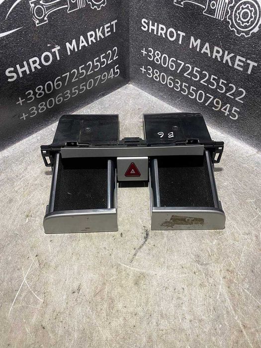 Центральний бардачок панелі Volkswagen Passat B6 3C0858407