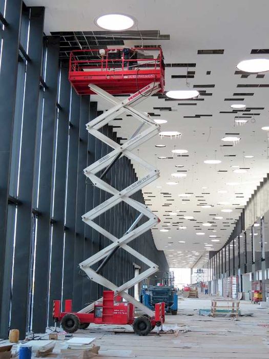 ОРЕНДА дизельного ножичного підйомника Пекканіска H 18SX