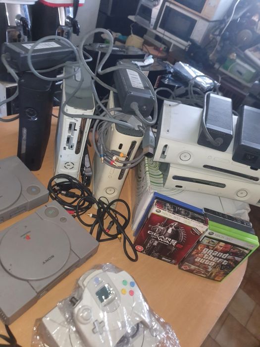 Consolas ps1 ps2 sim é e outras xbox 360 xbox  tb das 1 vendo tudo lot