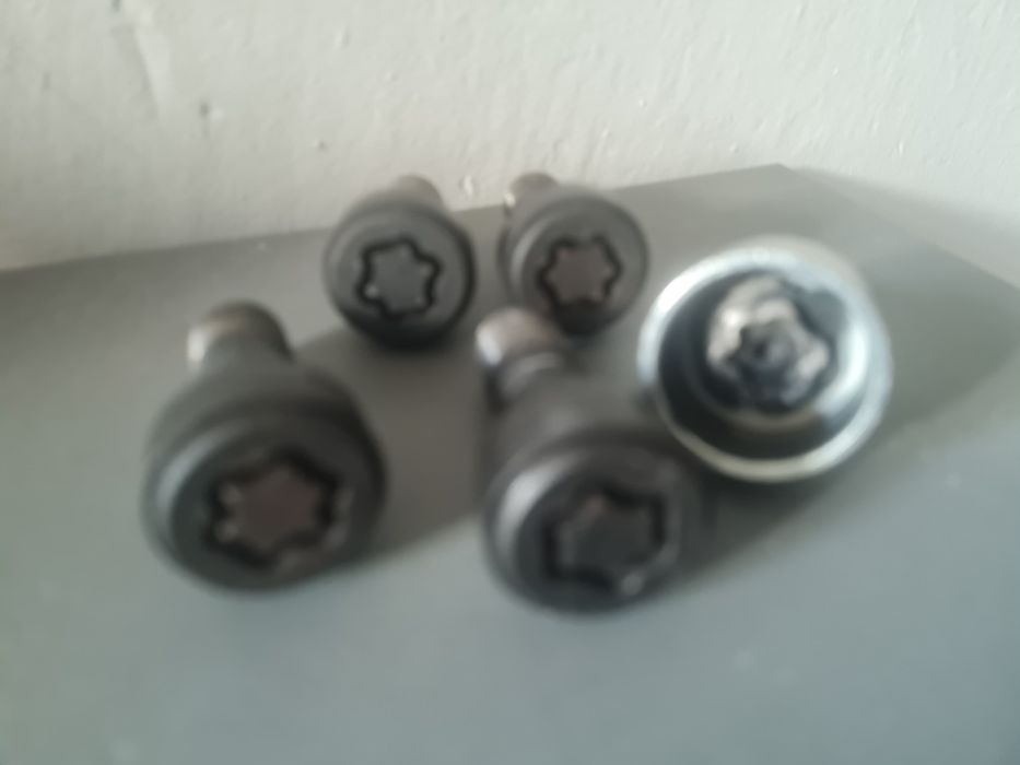 Adapter, śruby, zabezpieczenie kół BMW