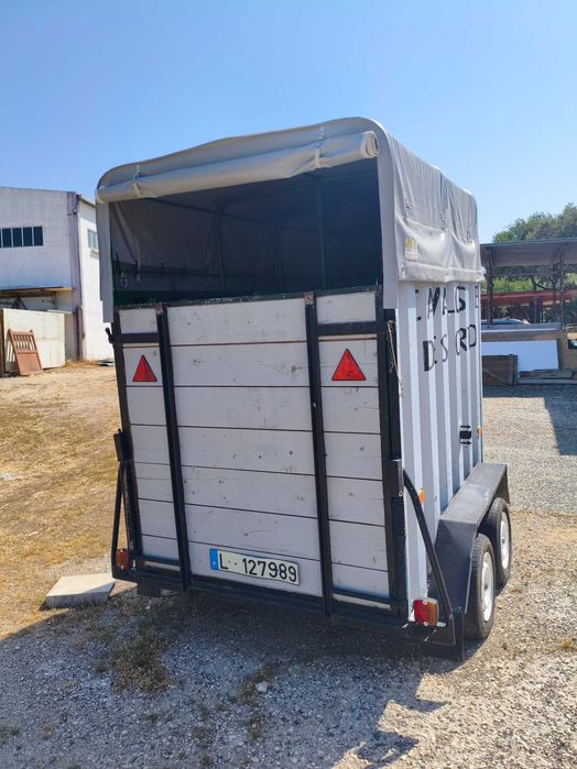 Roulote para transportar cavalos