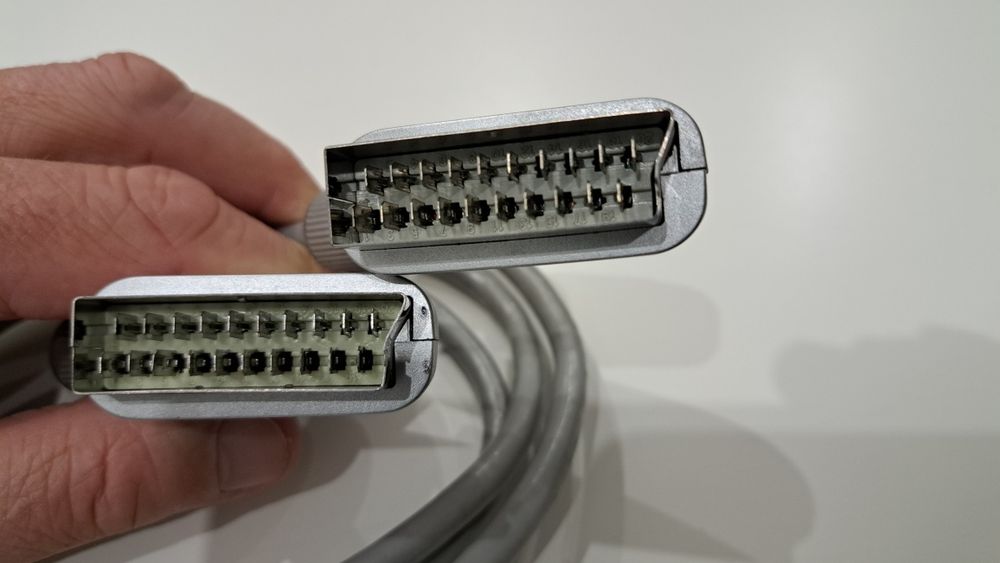 Przewód AV SCART-SCART srebrny..