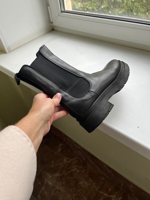 Продам взуття черевики