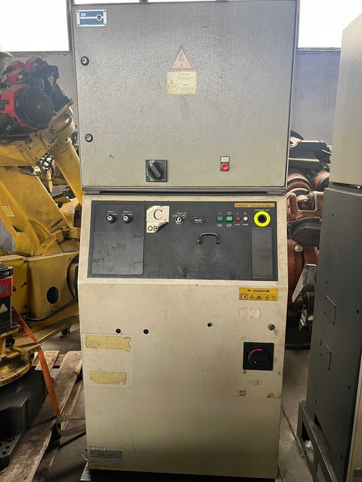 Robot przemysłowy FANUC R-2000iB 100P, R-2000iB 165F plus szafy
