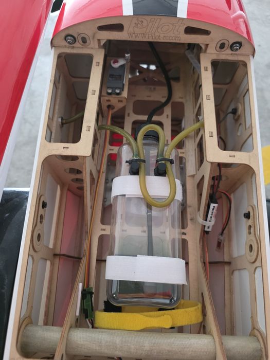 Avião de aeromodelismo 2 metros a gasolina com motor DLE 35 RA