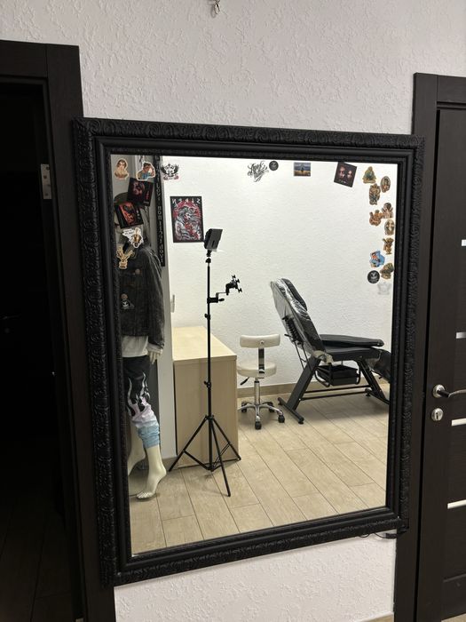 Велике дзеркало у рамі з підсвіткою 143/112 см