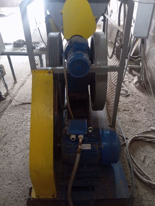 Станок для виготовлення брикетів