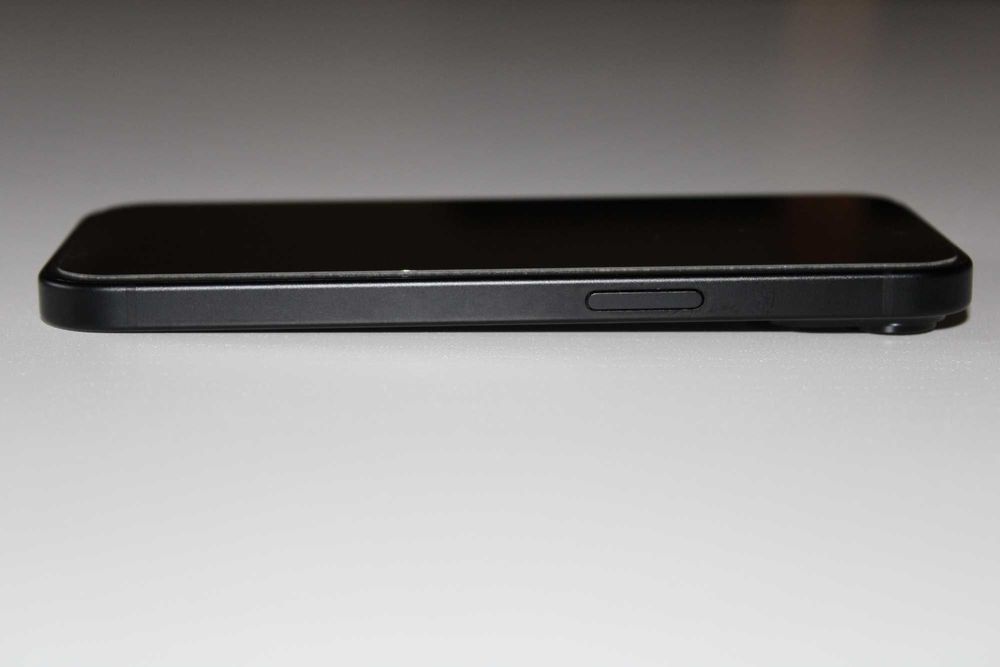 iPhone 15 256GB Preto – Excelente estado – Bateria 97%