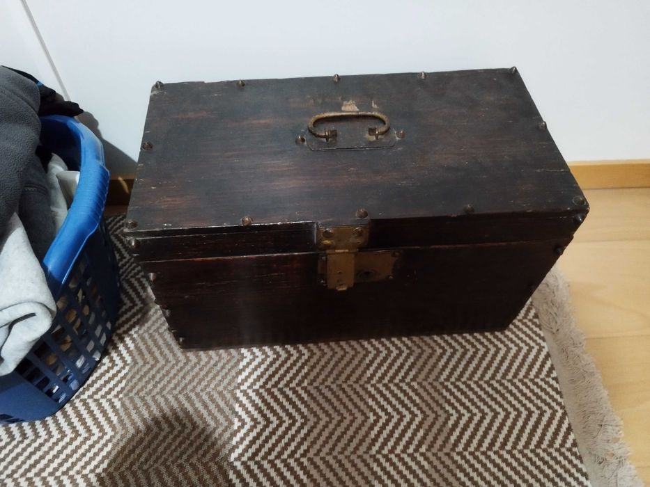 Baú antigo aproximadamente 180 anos