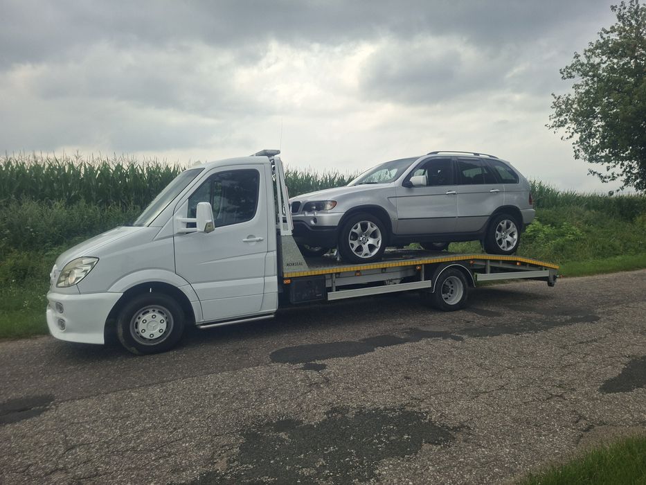 Laweta , auto holowanie , pomoc drogowa. Transport maszyn . Auto holowanie Pomoc drogowa 24/24 . Pomoc powypadkowa .