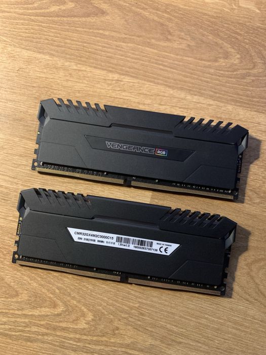 RAM DDR4 3000Mhz 2x16Gb - Corsair Vengence RGB CMR64740902364929120