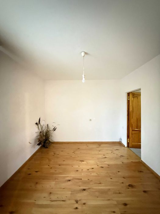 Унікальна 5+кімнатна квартира з гаражем, 2 кухнями та окремим входом