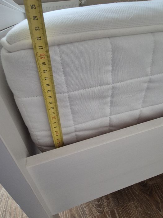 Stylowe białe łóżko IKEA 180 cm z materacem